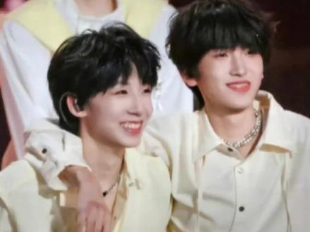 啊啊啊啊啊啊奇奇文文要幸福啊!😭😭😭🥺#tf家族空降 #奇文 #左奇函杨博文 #TF家族新年音乐会 #只对你有感觉 @抖音Dou+上热门 @抖音小助手 @TF家族 谢谢你们放小感觉😭😭😭😭