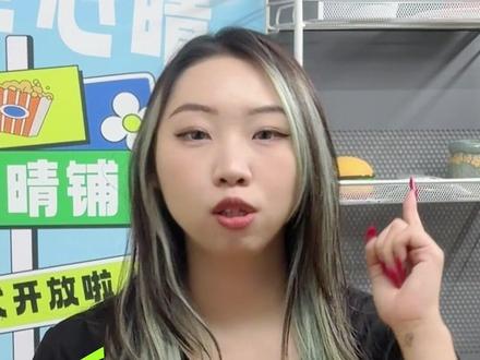 ⚠️【从夯到拉】锐评小学生网红玩具(附红黑榜) ⚠️老母亲避坑!锐评小学生网红玩具(附红黑榜)
给大家盘点一下现在小学生圈子里最火的网红玩具!看看你家踩雷了没?👇
🥇 【顶级/人上人】推荐区:
🧩 机械结构积木:不是普通版,是带齿轮的!玩这个等于给大脑做空间逻辑体操,闭眼入。
🎨 手账本:教孩子当“生活复盘器”用,审美、排版、小作文全练了,是个好东西。
🧽 可塑橡皮/拼豆:心理学上的无意识解压,只要材料安全、控制好时间,随他玩去。
💣 【拉完了】黑名单:
🚫 纳米胶带/捏捏乐/水晶泥:不仅黏糊糊毁衣服,最怕里面有劣质化工胶!揉进眼睛里就坏了菜了!听劝,这种不明胶体绝对不买!
—
💡 一点心里话:
其实啊,这世上再顶配的玩具,如果一直是一个人玩,玩久了也会觉得没意思。
真正能让孩子眼睛放光的,从来不是几千块的积木,而是你愿意扔下手机,坐在地毯上陪他拼完最后一个零件的那个晚上。🌛
老母亲们,你们家神兽最近在沉迷什么玩具?是来报恩的还是来碎钞的?来评论区,咱们互相避个雷!👇
#小学生玩具 #玩具红黑榜 #沉浸式吐槽 #育儿避坑 #高质量陪伴