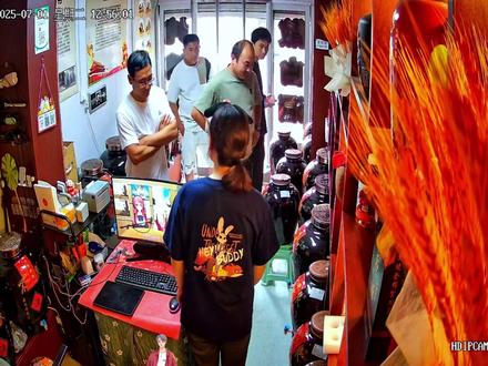 松茸酒凭啥被买爆?别问了,懂的都懂。