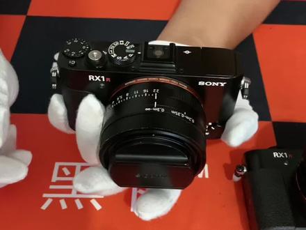 索尼RX1RM2成色极品完美,二手价格非常优惠五折入手有喜欢的抓紧了#索尼 #摄影器材 #二手相机镜头回收置换