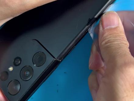 无拆无修的纯原手机,提心吊胆的维修着,结局是还好。三星s21u换屏 #手机维修 #爆屏修复 #手机换屏