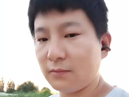 这款蓝牙耳机真的是非常稳当,戴着不论干什么几乎都不用担心会掉下来。音质还不错,收音也很清晰,今天户外实测一把!#蓝牙耳机 #纽曼耳机 #运动耳机 #耳机