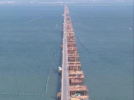 一镜到底看诏安南站如何跨过大海连接东山站,诏安南站—东山站。(视频来源:钟晓桐 洪彬桐) #漳汕高铁#跨海大桥