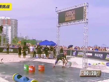 极限高空扔铁桶,6 米尺杆连发通关,冠军直接领 10 万现金 #老外真会玩#大力士挑战#奇葩挑战