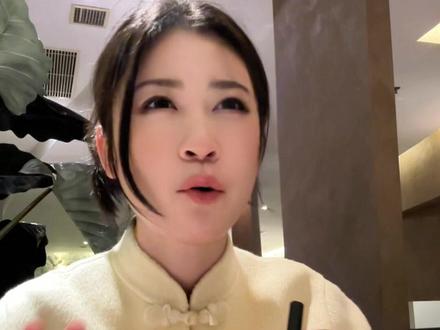 谷爱凌最狠的不是拿金牌,而是谁也定义不了她 谷爱凌的自信,从来不是嘴上说说。她清楚自己付出了多少努力,所以她不需要向任何人证明,也不会被外界定义。真正的底气,永远来自你实打实的行动。
#谷爱凌 #女性觉醒 #不被定义 #girlstalk