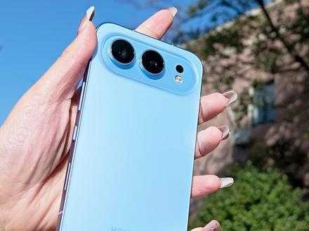 荣耀 500 息屏快拍超绝! #荣耀手机#新品发布#荣耀500#超美水晶小直屏#2亿人像全能实况 v05