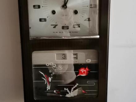 烟台北极星双日历挂钟九成新,走时准打铃好听。