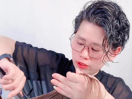 你知道长碎发如何避免断层吗?#剪发教程 #海蒂老师#美发技术分享 @DOU+小助手