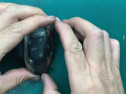 广汽传祺影豹汽车钥匙怎么更换汽车电子,传祺影豹汽车电子(电池)更换方法。汽车钥匙维修,汽车电子件维修。#广汽 #传祺 #影豹