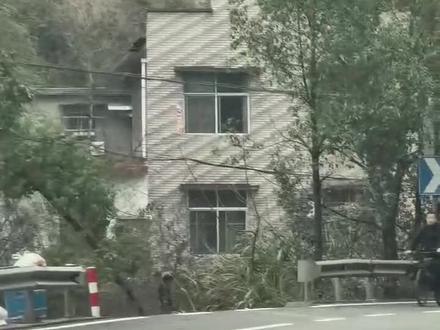 偶遇@蓝战非骑行回广东 👍🏻👍🏻
#文明驾驶文明出行