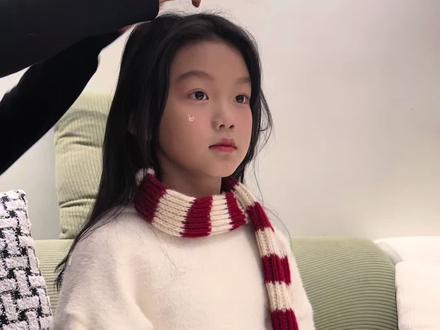 #热门
🎄 糟糕~头顶上长了颗圣诞树🌲
#等等我先摆好造型 #头顶圣诞树
Get一颗头顶圣诞树,期待一下下期的成片吧😋