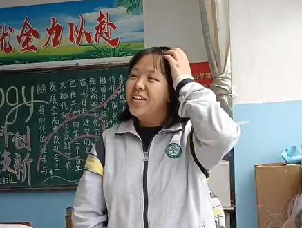 当古诗染上世俗,改编成三句半,别有一番滋味。#记录校园生活 #联盛中学#语文课堂#课堂实录