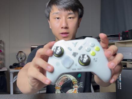 二百块手柄带来的黑科技!玩转各种游戏类型~ 冰原狼第四代xbox手柄上手体验心得。#冰原狼4极地白 #飞智 #飞智手柄 #冰原狼4 #游戏设备