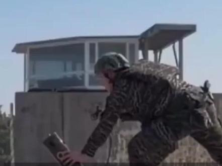 台军试射自制巡飞弹,起飞后6秒坠毁海滩