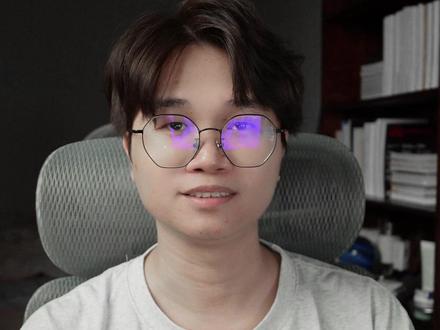 随手一画记录灵感,设计师的救星来了! 终于找到一台真正懂设计师的折叠屏。
入手了OPPO Find N6,用了两周,折痕几乎看不出。
多窗口同时打开,学习和工作都很高效~
-
但最让我上头的,是那支AI手写笔!!
随手画个草稿,圈一下就能生成设计图。
不管是插画手绘,还是室内设计,在照片上画一笔,就能实时看到效果。
-
侧键秒开录音,自动转文字划重点。
还能和iPhone互联,一碰就能秒传文件。
出门只带这一部,平板、电脑都省啦!!!
纯个人好物经验分享~
#数码大玩家#折叠屏手机#平面设计 #我的设计灵感 #画画