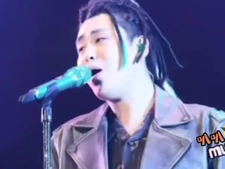 张云雷在天津开演唱会?“脏辫”造型太辣眼,网友:白月光又没了 #乐评计划 #张云雷 #现场