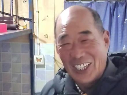 响水塌桥打灰工人“三三哥”找到了,确认安全,正住院,他的胸部被绷带缠绕,当事人发声:身体没有大问题