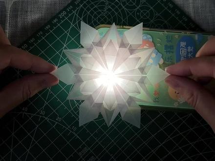 好看的折纸雪花,当做书签也很好看!#手工diy #折纸 #亲子手工