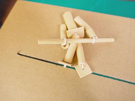 用纸做的手工竹节人,两个人对战太欢乐了! #手工 #手工教程