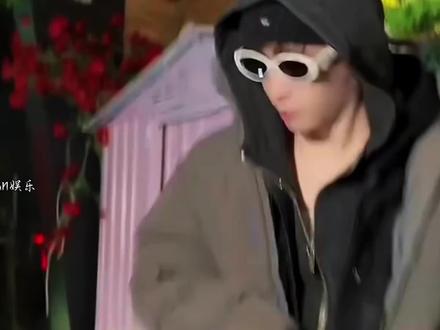 关于张艺兴汽车警铃舞你怎样看?#张艺兴汽车警铃舞#热榜#张艺兴#热点娱乐#热点新闻