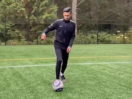 艾特你身边的菜鸟来学#足球 #足球技巧 #足球教学