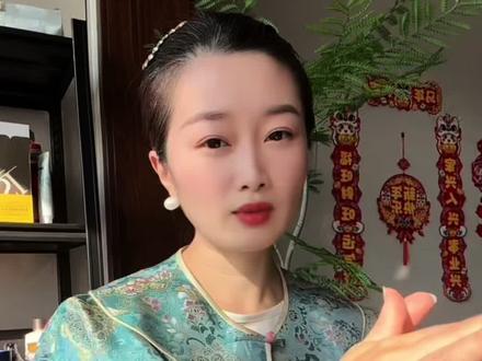 丧偶第一年,很多和我一样的经历的姐妹都在默默的关注着我,觉得我很坚强,我想带她们一起走出黑暗,护好孩子把日子过起来,生活步入正轨。。。过年了,思念故人,我不会带着俩孩子不吃不喝,抱头痛哭,我会和以前带她们去置办年货,因为老公不在了,我就是家里的顶梁柱,家里的欢声笑语与我有关,家里死气沉沉也与我有关,我选择让孩子看到一个乐观热爱生活的妈妈#丧偶家庭#置办年货啦