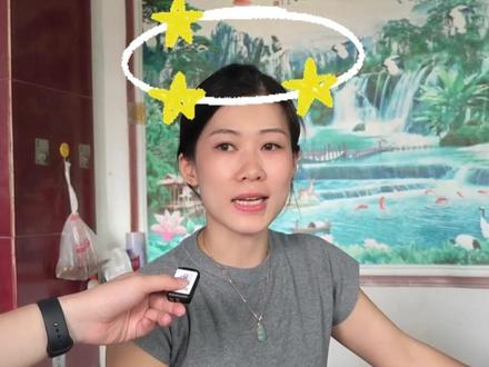 自从莫氏鸡煲被刘雨鑫带火了,“鸡煲公主”忙到晕头转向,当被问到欢不欢迎刘雨鑫再来时,第一反应是脱口而出的是:别来了,随后马上又说:可以来吃,欢迎来吃! #莫氏鸡煲 #顺德美食 #媒体精选计划 #鸡煲公主