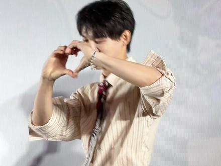 当小英健回归姚琛本体🕺 #耀眼抖音追剧团 #姚琛 #姚琛叶英健 @YAOCHEN_姚琛