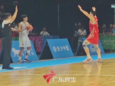 男篮u18广东队冠军!山东队最后一次进攻,何文炜抢断,广东队顺利夺冠!#2025全运会 #记者在现场