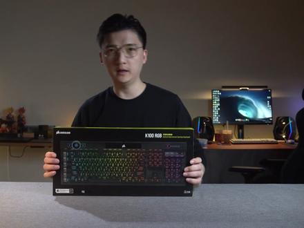 2000的机械键盘开箱。缺点就是贵。海盗船K100