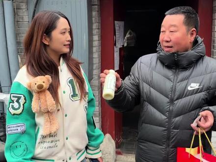 大爷没让我花钱,跟我对干了一瓶,还给了我瓶水喝 #老北京豆汁儿 #豆汁儿 #vlog十亿流量扶持计划