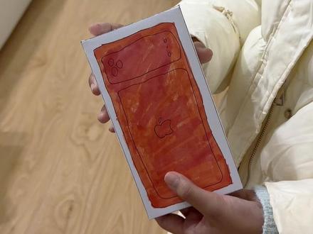 你们都要花钱买吗?我一般自己给自己做!我的iPhone 99 Pro Max!从小自给自足!#iPhone #手工diy #iPhone17Pro #传统手造 #内容过于真实 @DOU+小助手 @抖音小助手