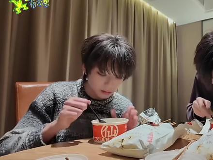 这个橹橹依旧老佛吃斋
#王橹杰 #王橹杰吃饭 #四一有意思