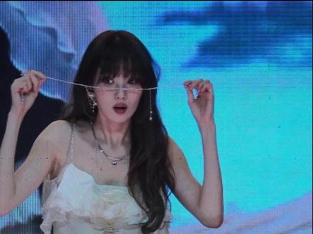 欧尼太美!李圣经成都见面会高清可爱集锦! 欢迎多多来中国玩!#李圣经 #李圣经成都 #leesungkyung #韩娱 #见面会 @DOU+小助手 @DOU+上热门