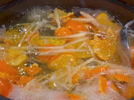 橘子皮放在开水中煮一煮,没想到作用真厉害,解决很多老人年问题 #橘子 #养生 #美食教程