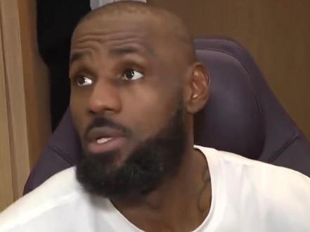 湖人主场以105-99战胜勇士,取得三连胜,詹姆斯贡献20分7篮板10助攻的准三双数据,新援肯纳德首秀高效拿下10分#湖人vs勇士#詹姆斯#肯纳德