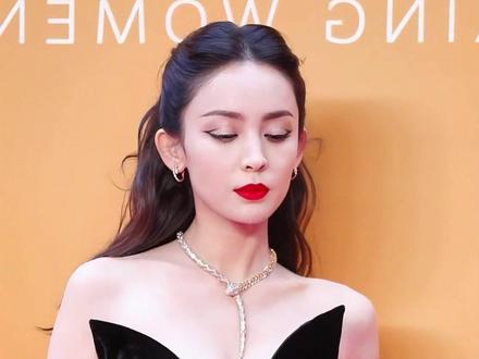 估计娜扎也没想到,172身高竟成男星测谎仪,侯明昊相差无几,张艺兴不占优势,张云龙险胜一筹#影娱热点团 #内容启发搜索 #古力娜扎 #侯明昊 #张艺兴