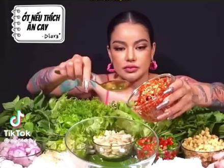 #唯有美食可以治愈一切
万能泰式臭鱼酱蘸水…