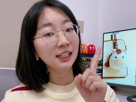 AI做毛绒设计之汤圆小马案例的全流程分享哦~ 现在有了AI,可以快速帮助实现创意,只要你有想法,就可以落地哦~感兴趣可以0️⃣学习资料哦~#AI设计 #文创 #品牌设计 #毛绒玩具 #设计接单