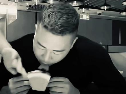 双掌在空中挥舞 却只能把无力一遍遍震回心里#李明轩 #二摆舞