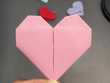 #手工折纸 #折纸#爱心折纸教程 #折纸教程#幼儿园手工 只需三步就能轻松折出爱心啦