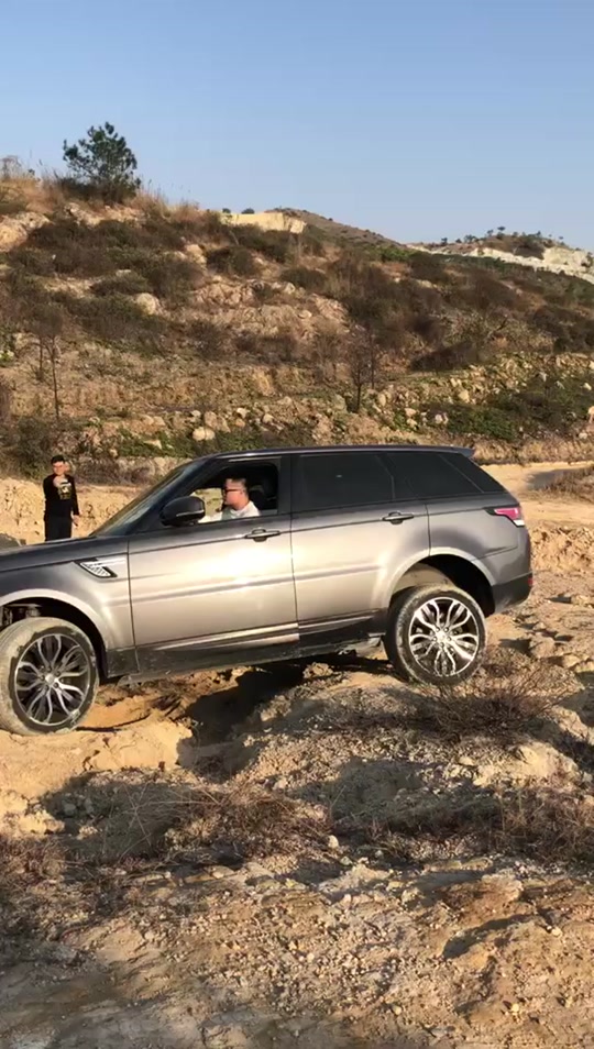 福建路虎女车主叫代驾