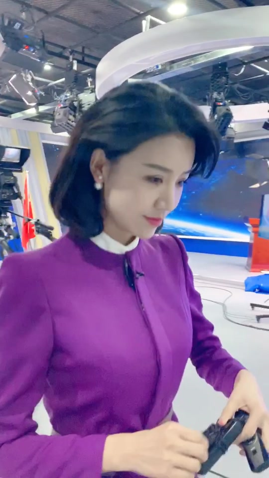 抖音号暖秋=抖音暖秋女播音员是谁