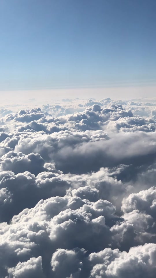 老人打开遮光板 - 抖音