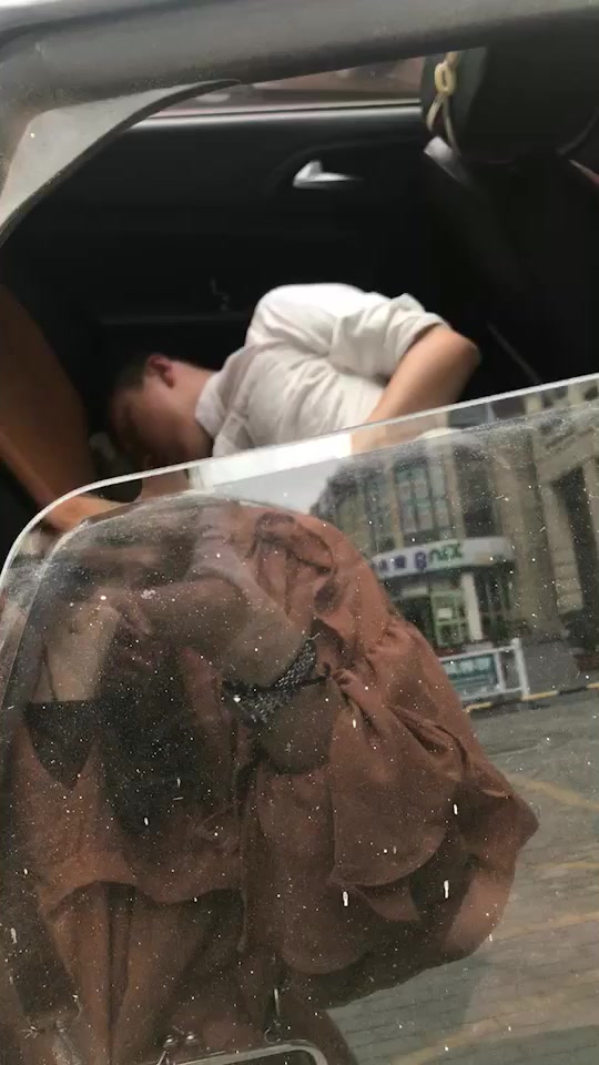 热成像拍到车内情侣 - 抖音