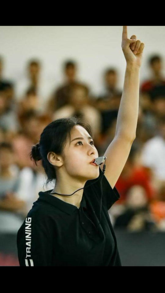美女篮球裁判亓浩_美女篮球裁判亓浩怎么念