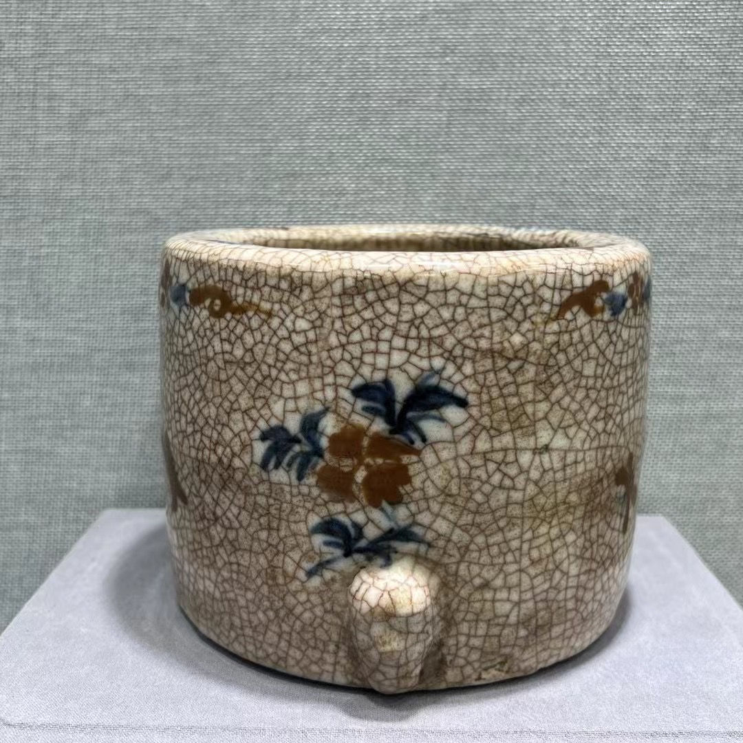 古阁惊奇:明万历哥釉青花釉里红筒式炉 尺寸:高11.5cm;腹径15