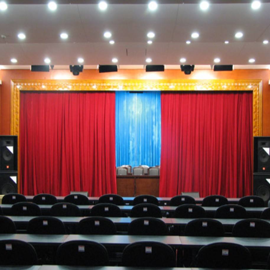 电动舞台幕布的设计精巧,结构稳固,能够承受较大的张力,保证舞台