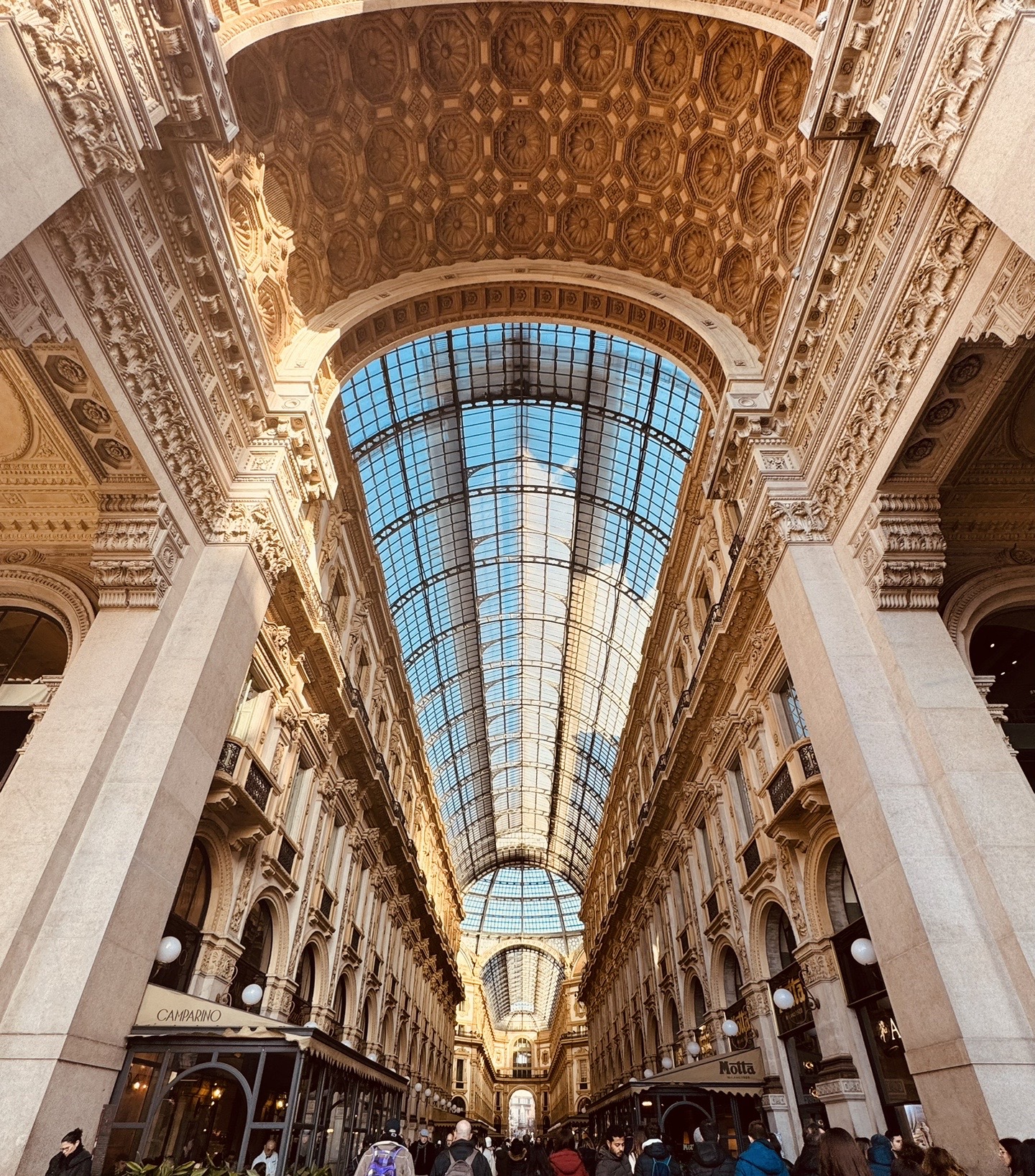 埃马努埃莱二世拱廊街(galleria vittorio emanuele ii) 是米兰市中心