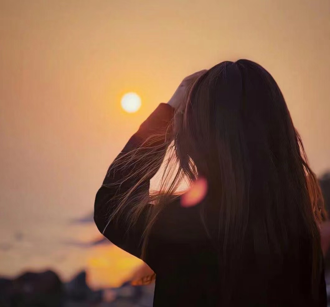 头像图片 #落日余晖映晚霞一抹夕阳美如画 #温柔女头 #夕阳下的背影